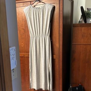 New WAYF Nordstrom Heather Gray Sleeveless Dress Side slits-Great for Travel S
